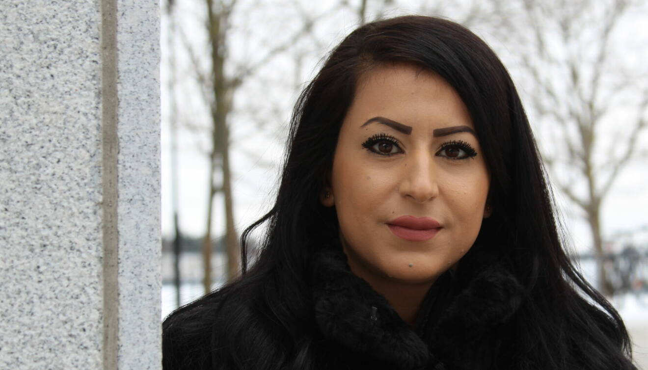 Porträtt av Shewin Hamadbag som skrivit bok om kulturkrockarna i uppväxten i Kurdistan och Sverige.