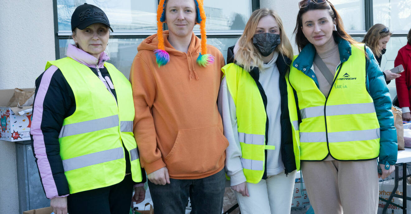 Olena Osipova, Dennis Rakitin, Anastasia och Mariia Osipova är volontärer och hjälper ukrainska krigsflyktingar i Malmö.