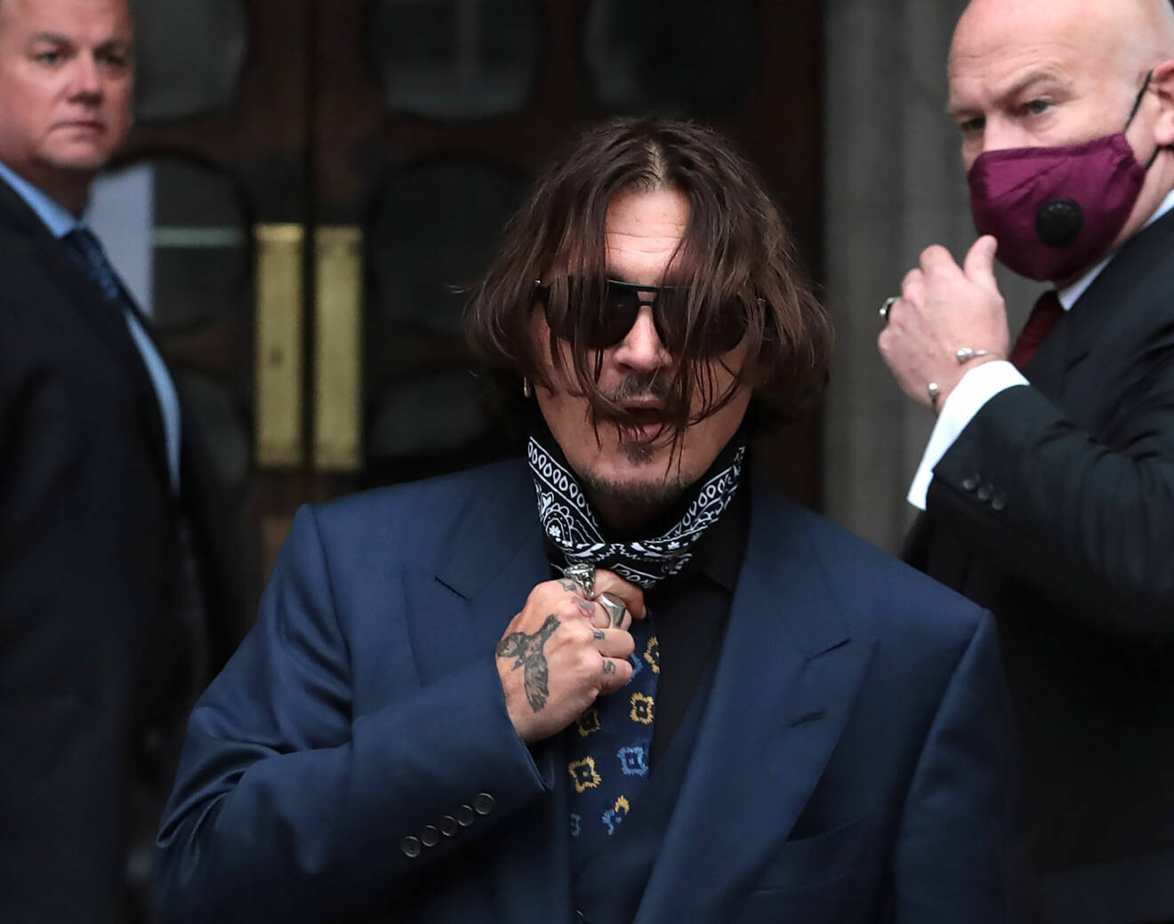 Johnny Depp anländer till domstolen i London.