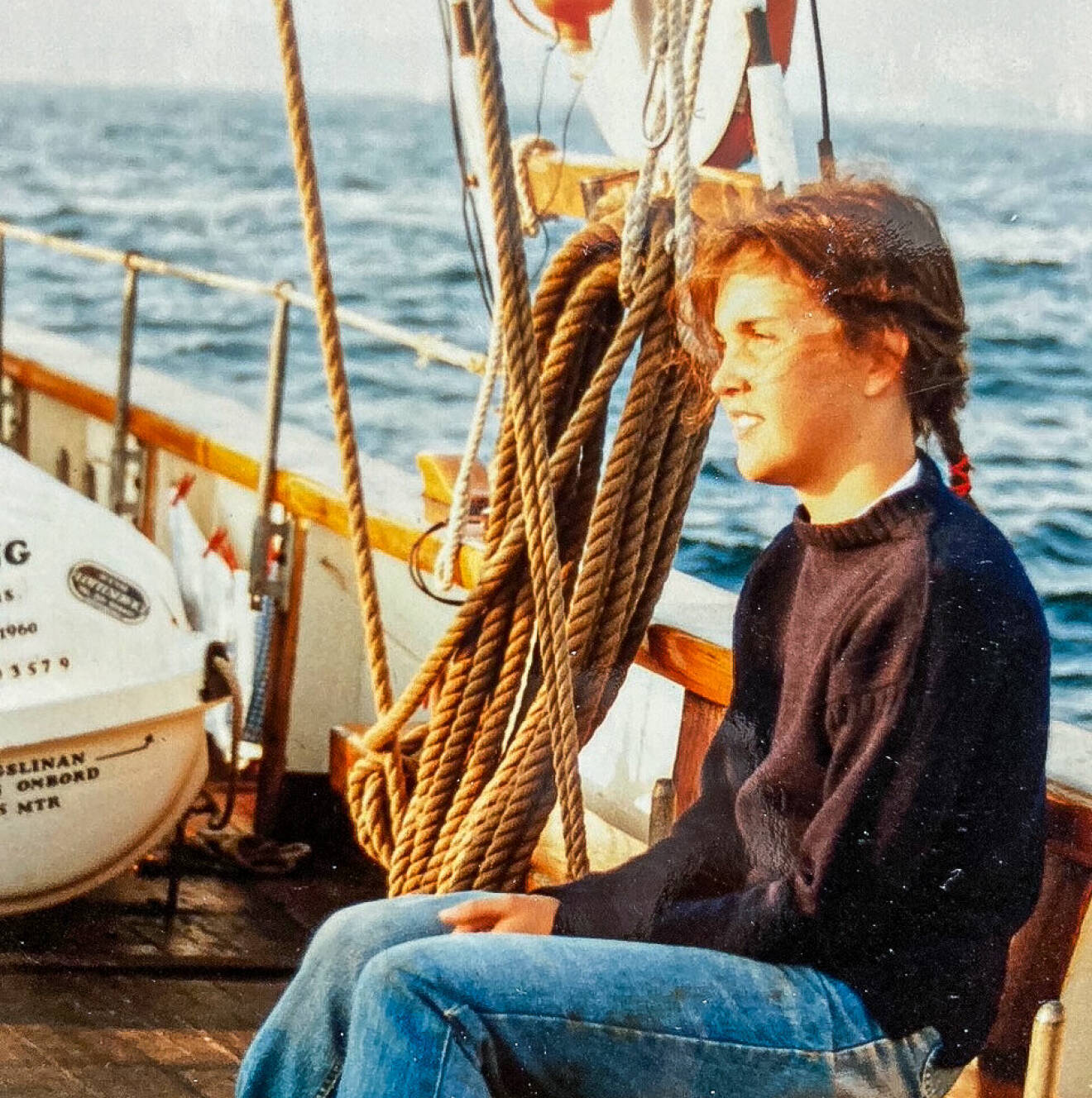 Tonårig Pia Hultgren ombord på skolfartyg.