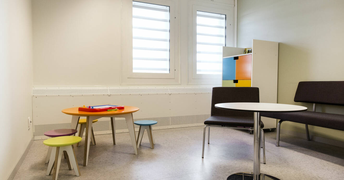 Häktesrum där intagna kan umgås med barn