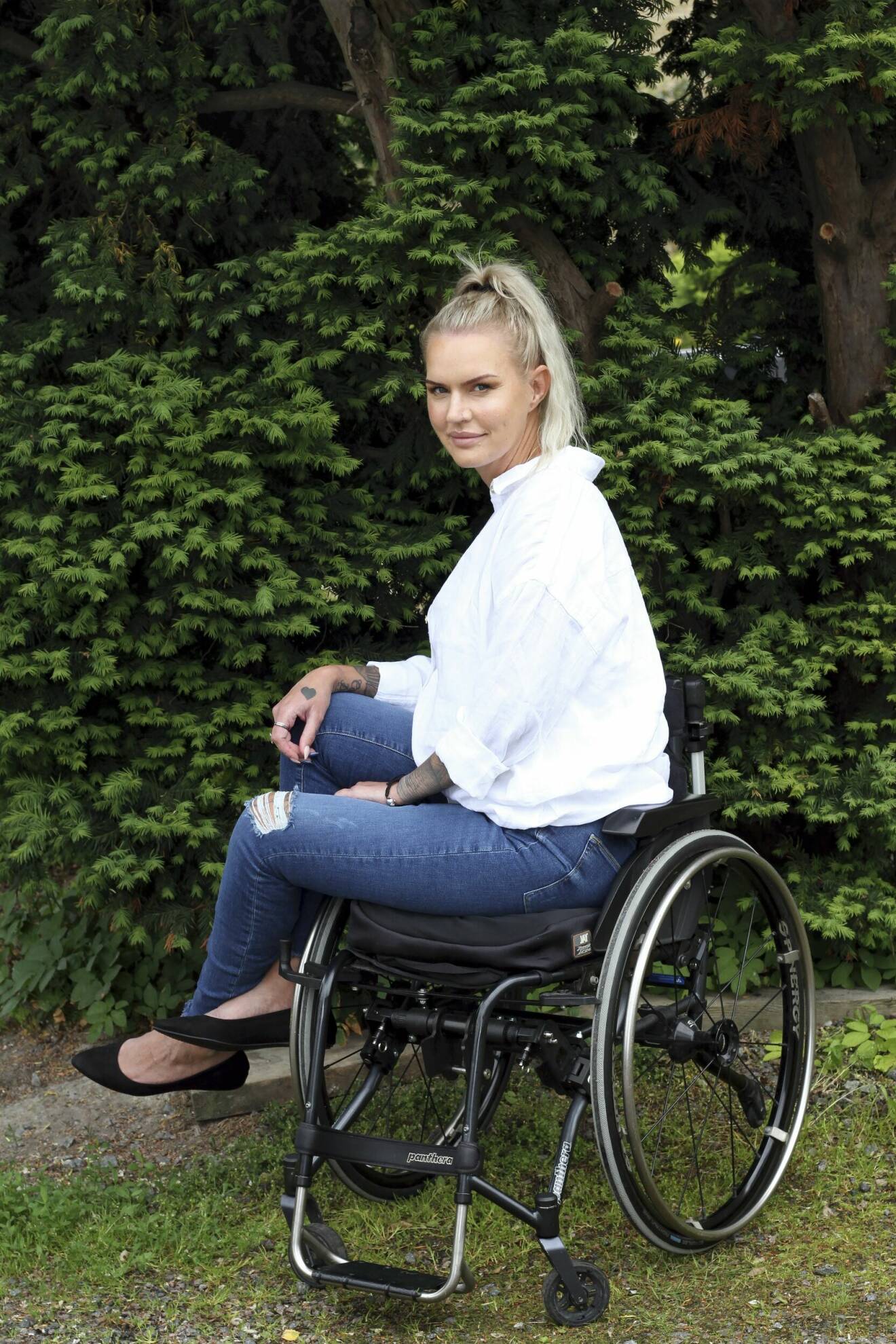 Pernilla Wallin i sin rullstol.