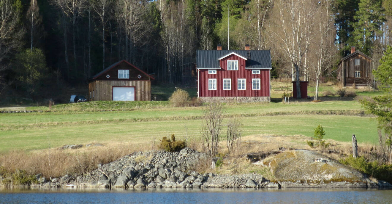 Skolhuset i Norrböle i Jämtland är Alexandras hem.
