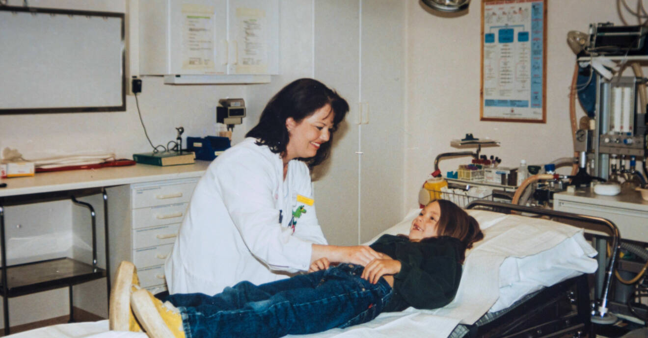 Tina har kirurgjour på lasarettet i Enköping, ca år 2000.