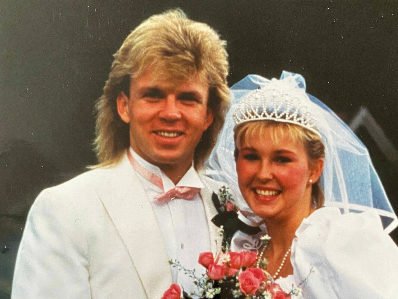 Ett gammalt bröllopsfoto på Richard och Marie från 80-talet.