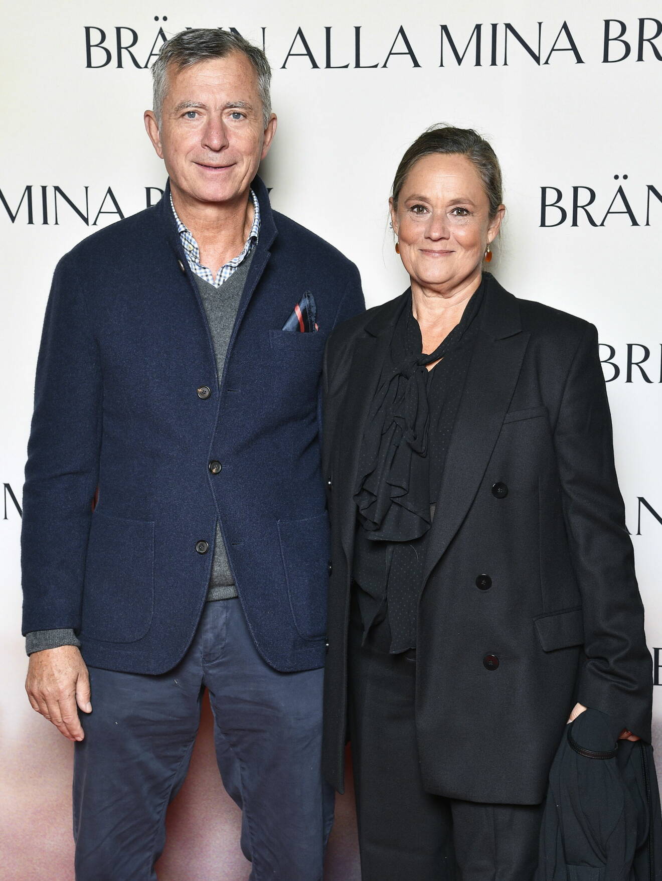 Pernilla August och Isac Larsson på biopremiären av filmen Bränn alla mina brev, i vilken Asta spelar en av huvudrollerna, i september 2022. Kanske var paret nygifta när den här bilden togs?