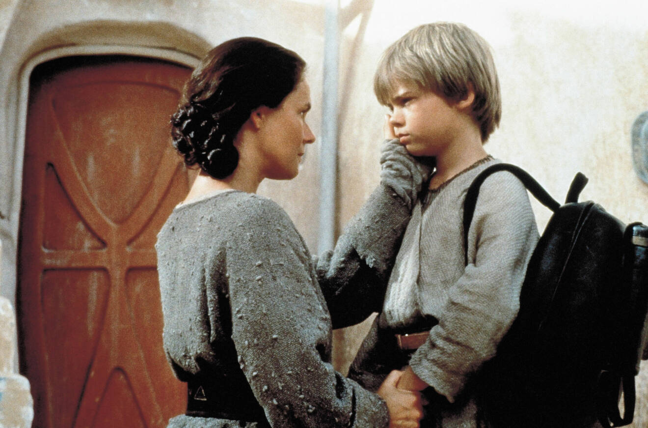 Pernilla August medverkade i totalt två av tre filmer i den andra Star Wars-triologin, som är de första filmerna i kronologisk ordning.