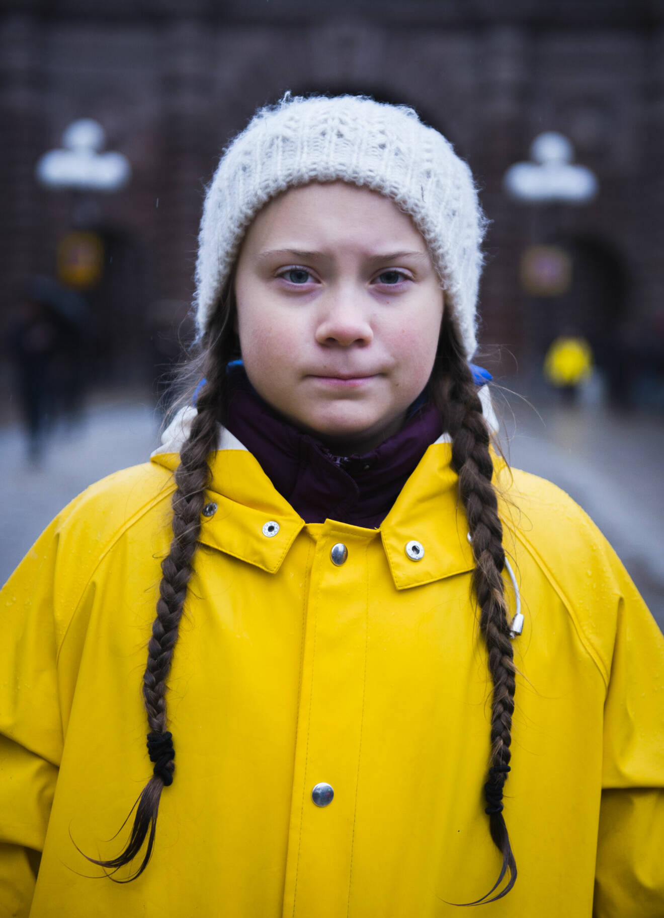 Greta Thunberg startade den internationella klimatrörelsen Fridays for future i augusti år 2018, när hon demonstrerade i en skolstrejk utanför svenska riksdagen för att uppmärksamma politikerna på den rådande klimatkrisen.