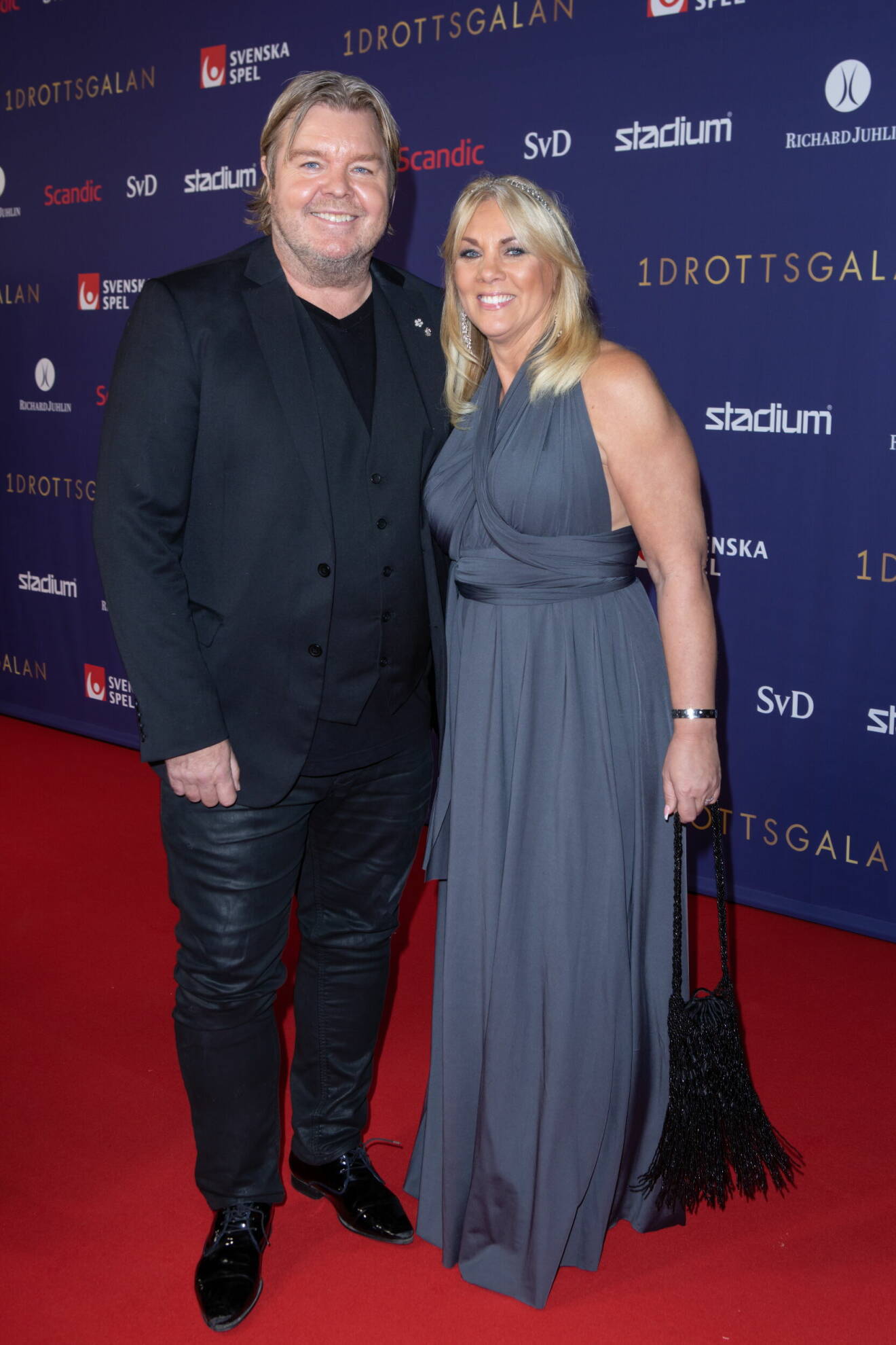 Tomas Brolin och hustrun Marielle Larsson på röda mattan inför den årliga Idrottsgalan år 2023.