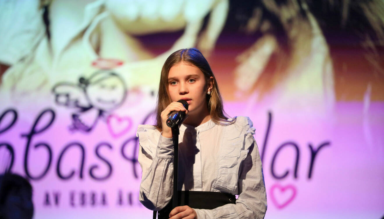 Ida-Lova på minneskonserten efter terrordådet på Drottninggatan 2017.