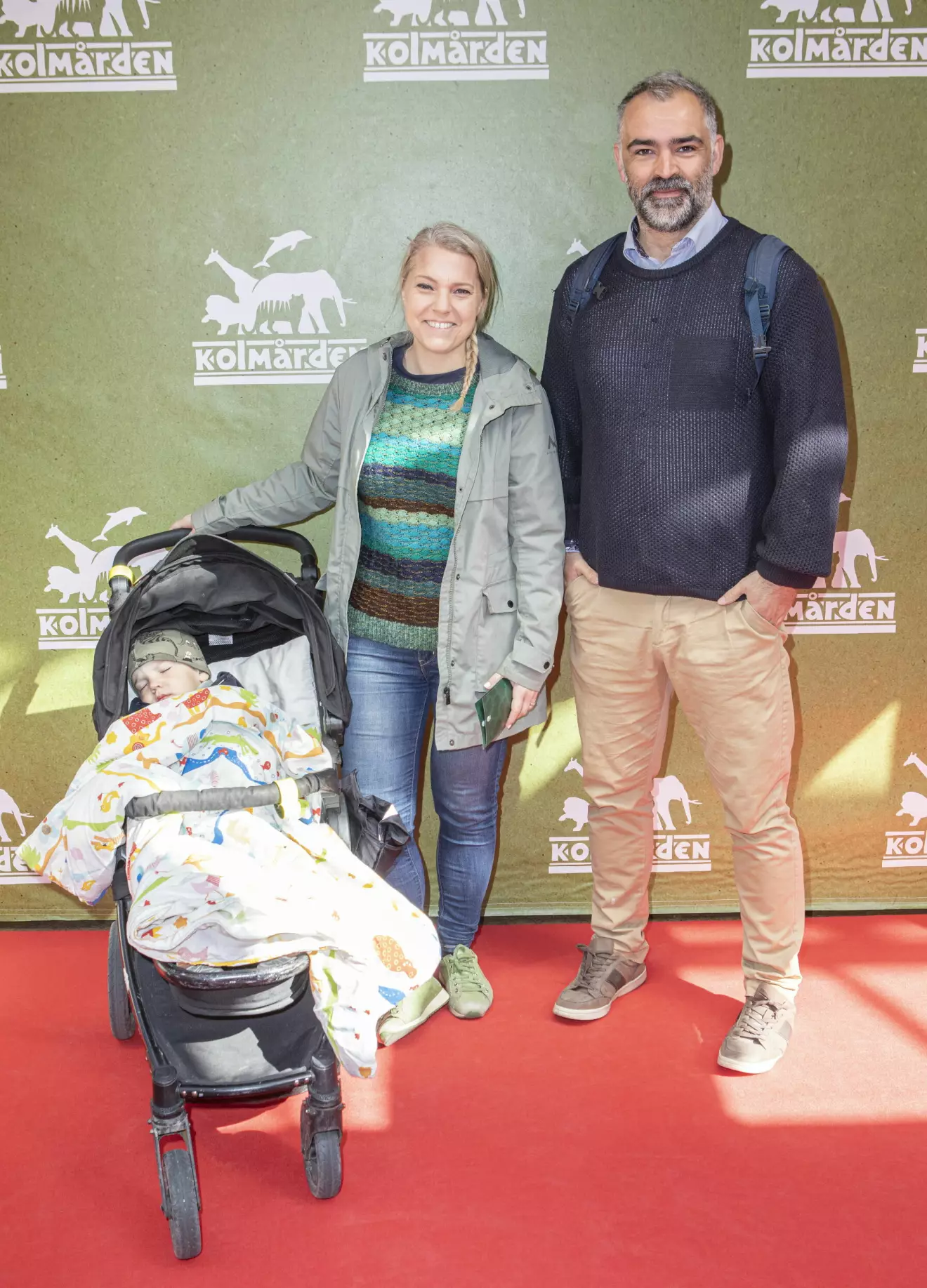 Carina Bergfeldt och maken Jesper Zølck gifte sig år 2019. Året därpå blev de föräldrar till sonen Hamilton. Här ser vi hela familjen på Kolmårdens säsongpremiär i fjol.