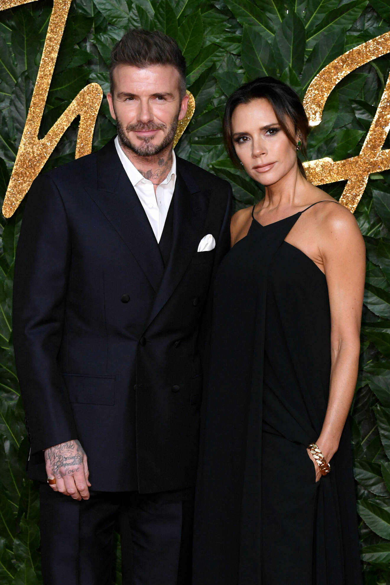 David Beckham och Victoria Beckham har en ”hans” och ”hennes” flygel. Det är en uppgradering från ”hans” och ”hennes” broderiprydda handdukar som var populära förr.