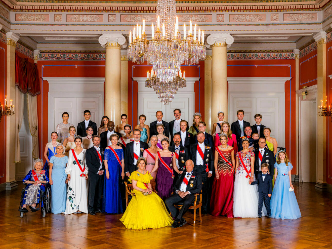 Norska kungafamiljen på prinsessan Ingrid Alexandras 18 års-firande.