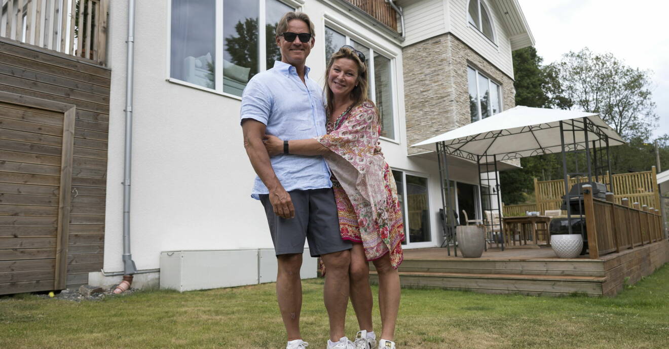 Mikael Sandström och Lotta Engberg i sin villa i Mölnlycke.
