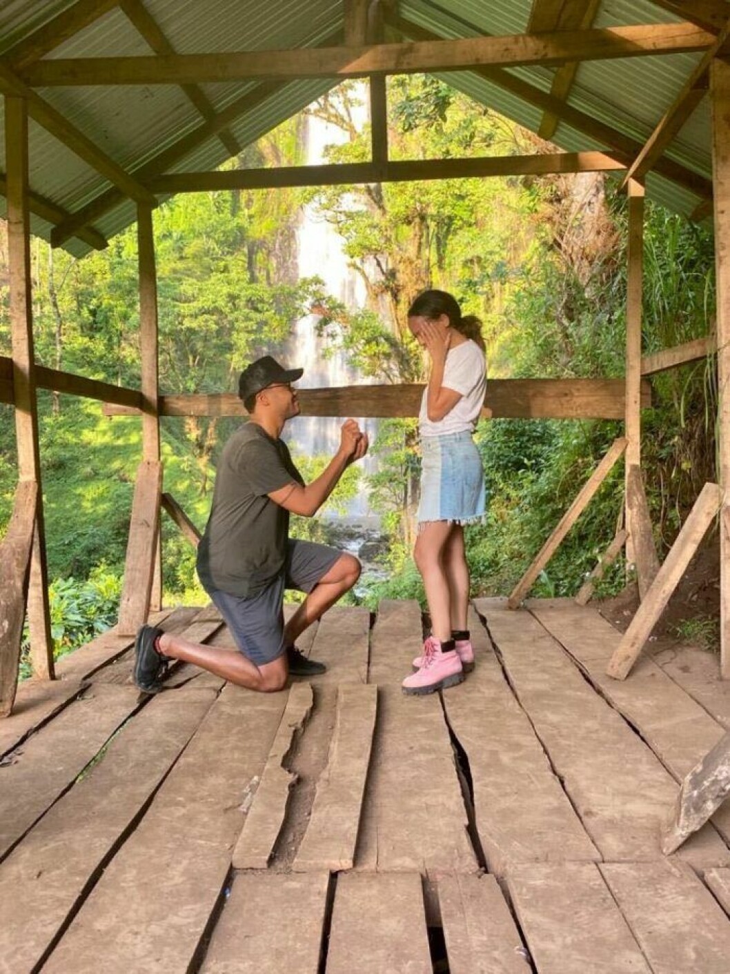 Amir friade till Linnéa när de var på semester i Tanzania. Bild: Privat