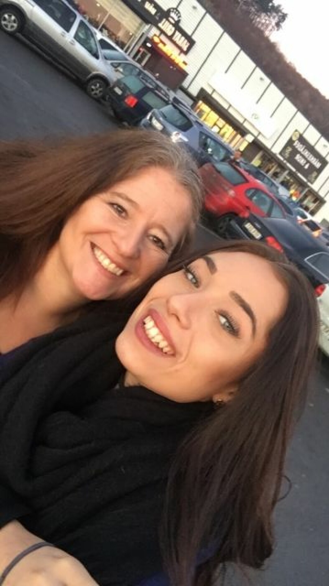 Rebecca tillsammans med sin mamma Gisela Gerholt