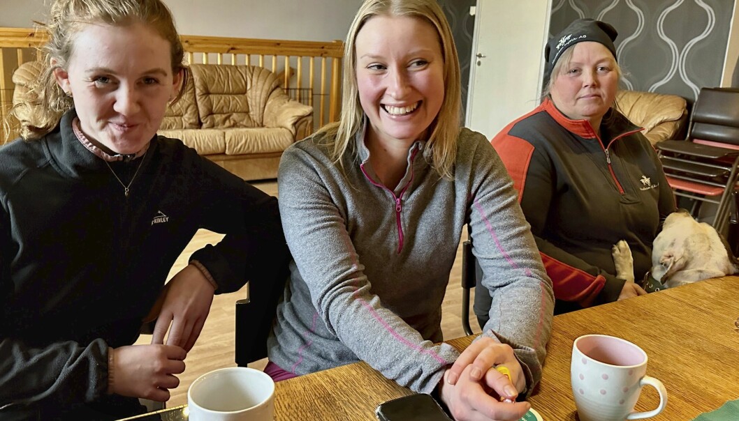Malin Melin, Nora Ahlin och Veronica Bergfalk trivs på gården i Havdhem på södra Gotland.