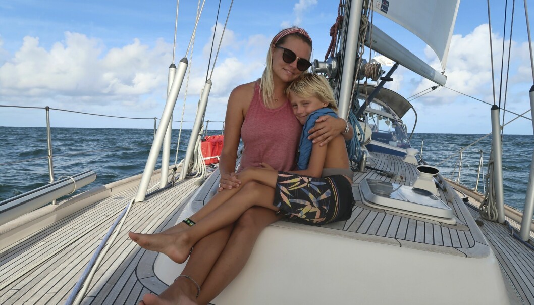 Madeleine tillsammans med sonen