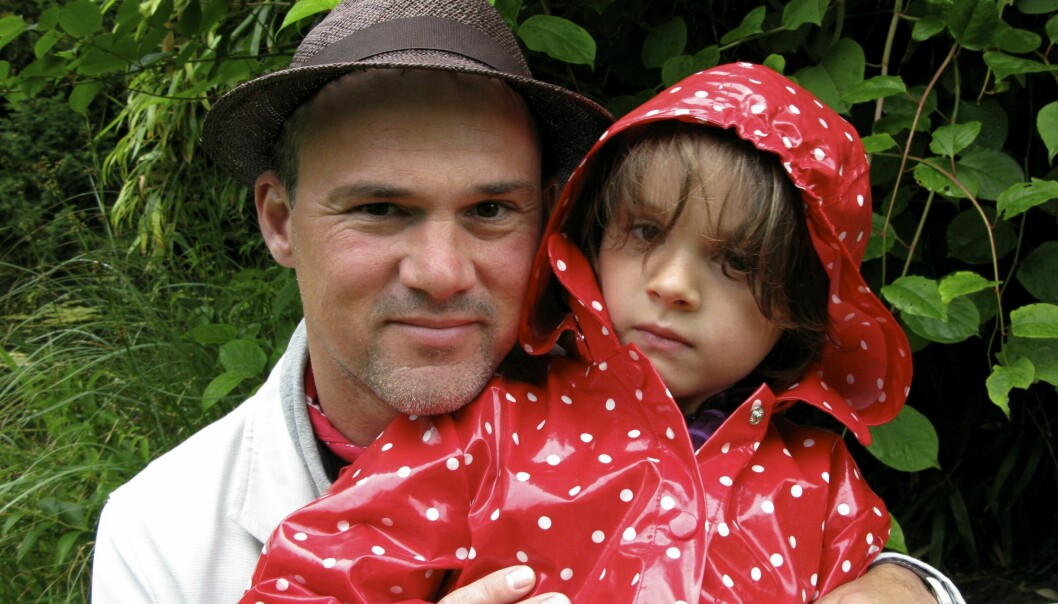 Cancersjuka Leia med sin pappa Richard Kylberg.