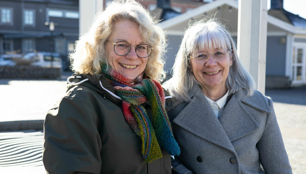 Brevvännerna Ing-Marie Rasmusson och Lisbet Fransson på torget i Älmhult.