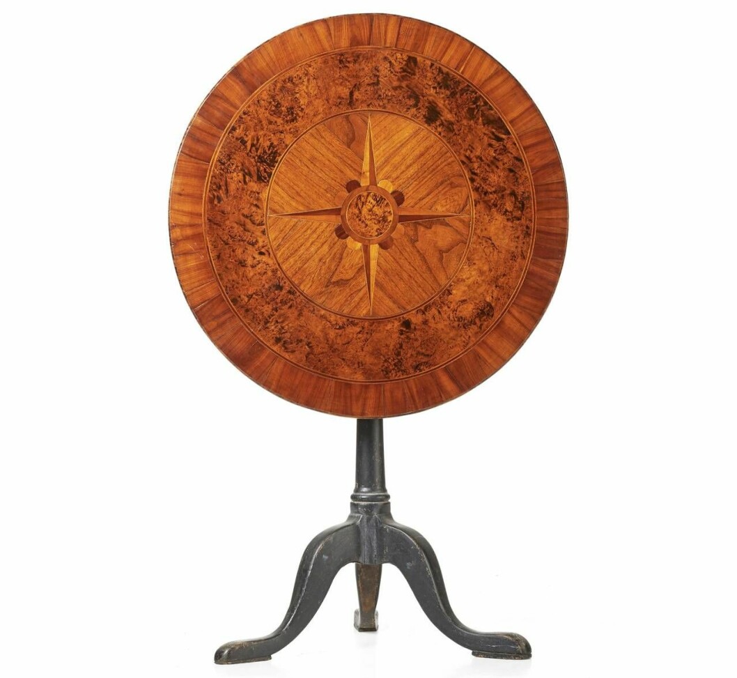 Tilltalande kombination. Fällbord senbarock. Utrop 15 000–18 000 kr. Fällbord senbarock