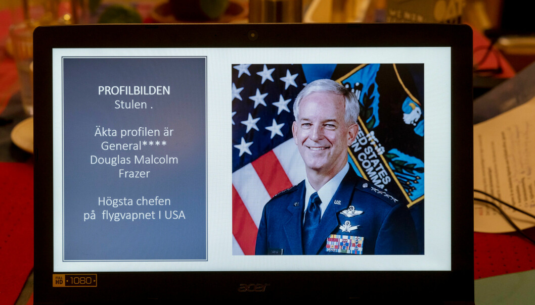 Profilbilden som ”Dave” använde sig av föreställde egentligen den högsta chefen på flygvapnet i USA. Internetbedragaren "Dave", en amerikansk militär.