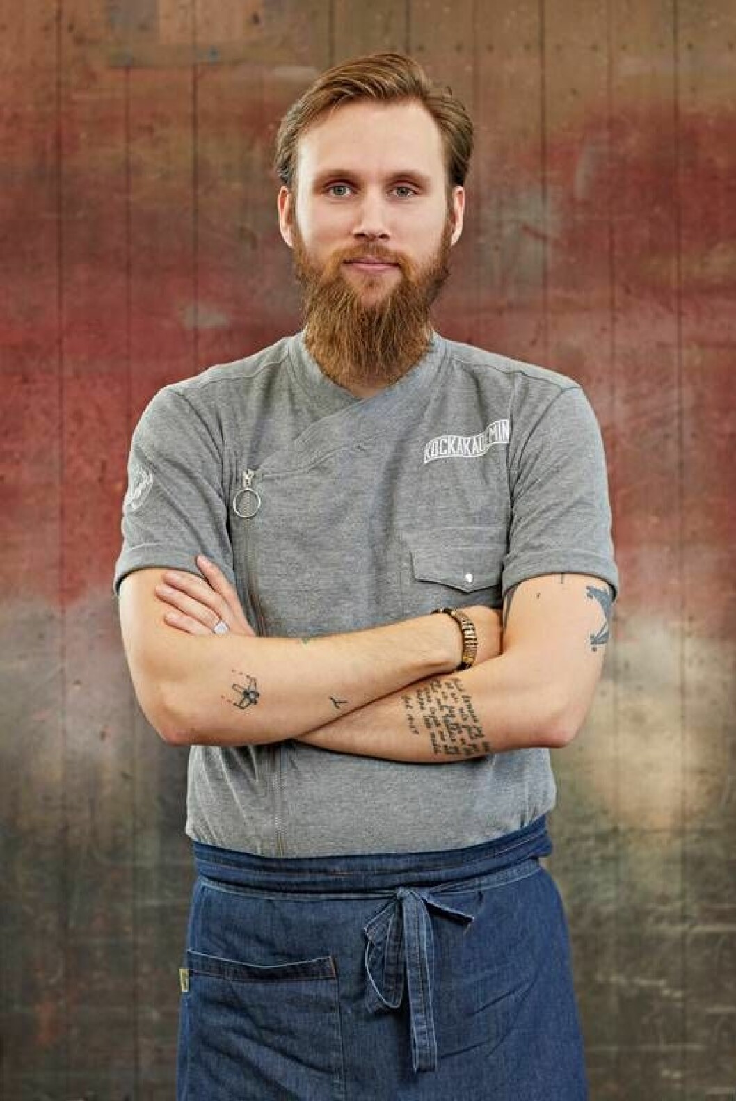 Isaac Jonsson är student och före detta klädbutikschef. Han har en stor passion för matlagning och älskar framför allt det japanska köket.