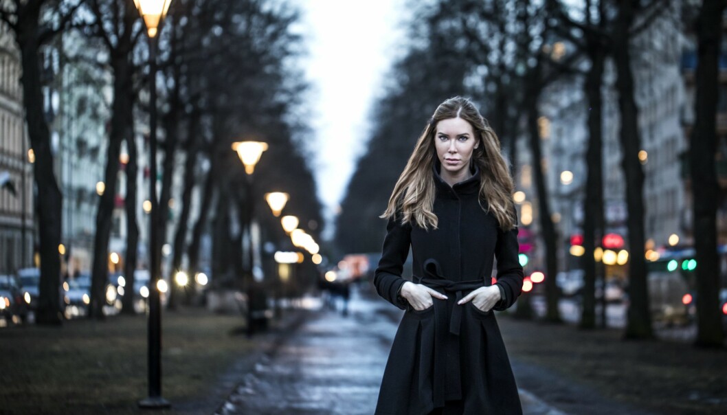 Isabel Eriksson har berättat om sina upplevelser i boken "I bunkerläkarens våld". Isabel Eriksson skrev "I bunkerläkarens våld"