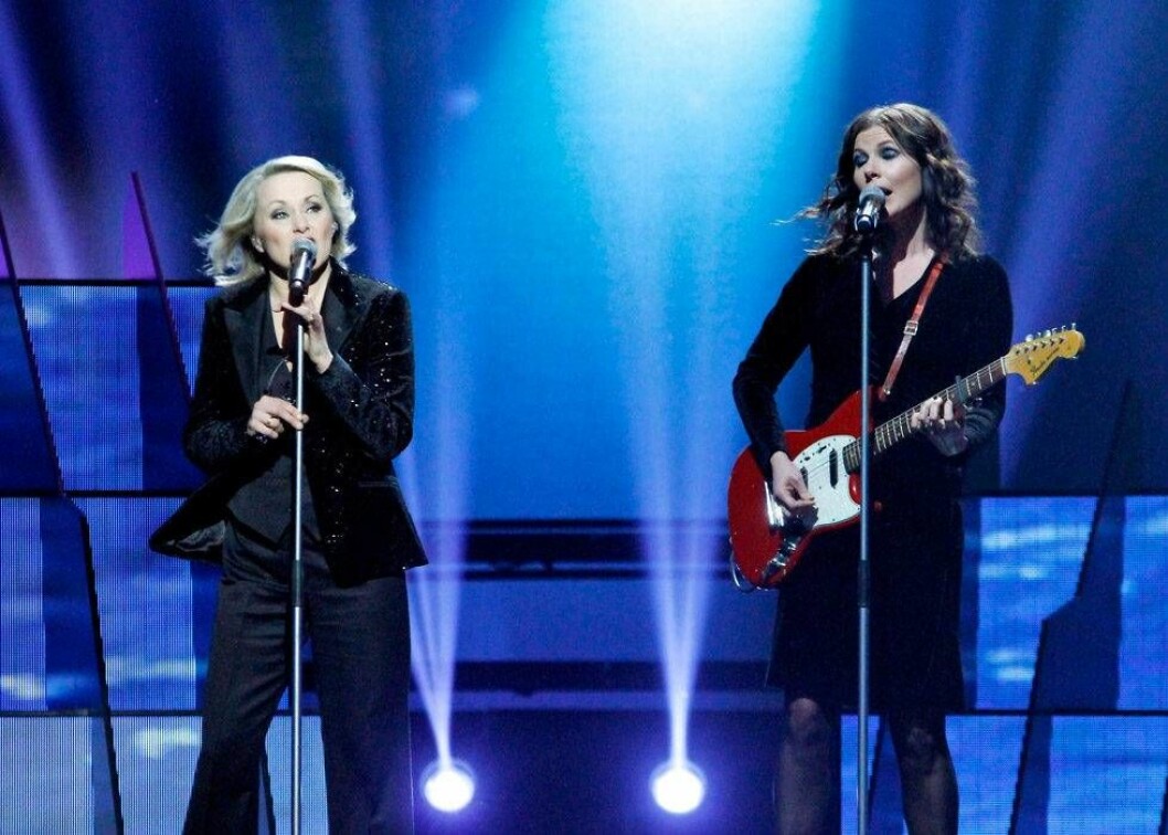 År 2013 ställde Louise Hoffsten upp i Melodifestivalen med låten Only the dead fish follow the stream. Louise Hoffsten melodifestivalen