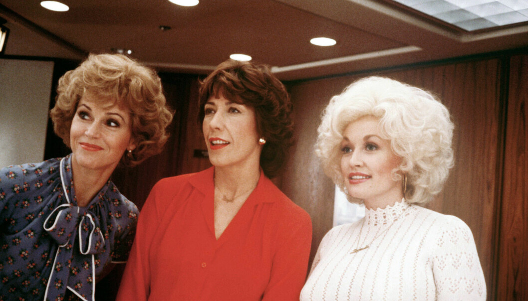 <i>9 till 5</i> – både filmen och låten gjorde succé. Från vänster: Jane Fonda, Lily Tomlin och Dolly Parton. Jane Fonda, Lily Tomlin och Dolly Parton i filmen ”9 till 5”.