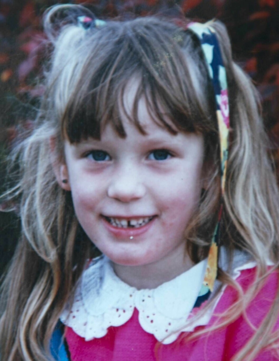 Janne som liten. Istället för att skylla på sin barndom tänker hon att den ska göra henne starkare. Foto: Privat. Janne som liten.