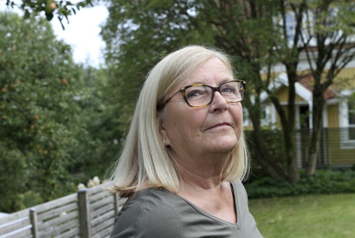 Det Jeanette tycker är jobbigast är att hon verkligen försökt göra allt för att inte bli lurad, men att någonstans måste man kunna lita på människor. Jeanette Barnes i Göteborg köpte en "fuskhund".