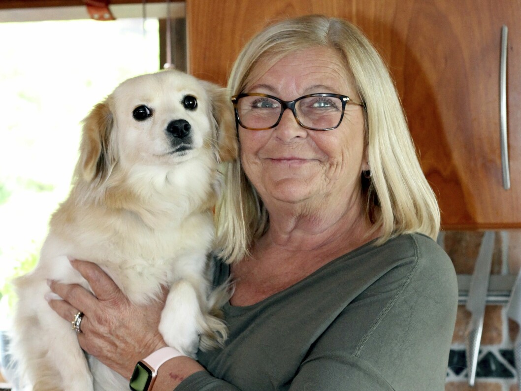 Jeanette Barnes kramar om sin lilla hund Penny, som hon är väldigt glad för. Penny är dock ingen cockerpoo, vilket Jeanette betalat för.