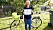 Jeannet har nått Malmö efter en tre veckor lång cykeltur i Sverige och stå framför sin cykel och håller en skylt framför bröstet där det står Malmö.