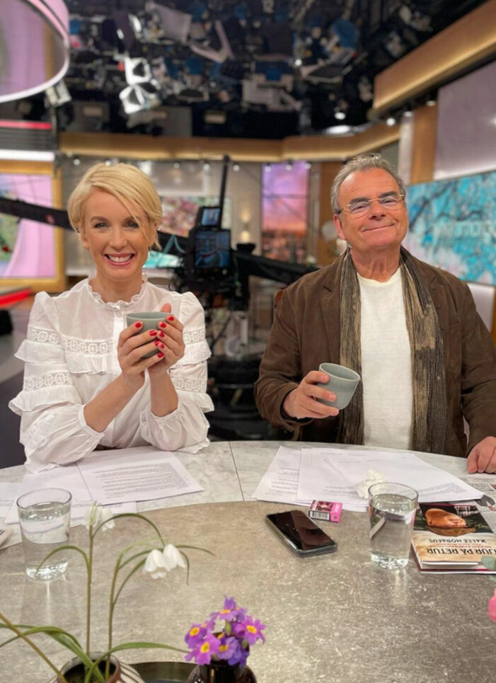 Klicka på bilden för at komma direkt till blusen. vit blus jenny strömstedt nyhetsmorgon