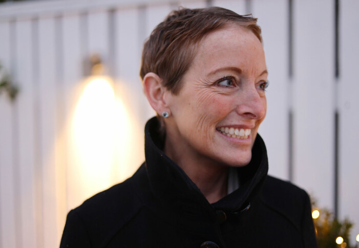 Jenny har testat flera olika behandlingar. Än så länge har ingen av dem gett önskad effekt, men Jenny ger inte upp. Jenny Kroon drabbades av en hjärntumör 2020.
