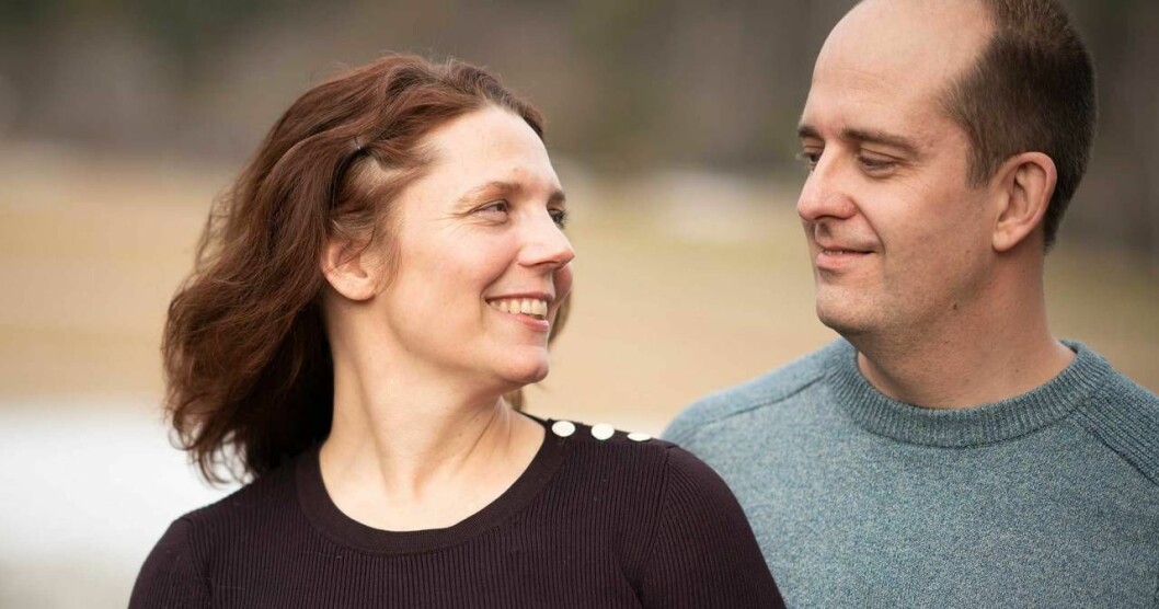 Jenny fick hjärtstillestånd i duschen och räddades av sin sambo som nyss lärt sig hjärt-lungräddning. Foto: Jennifer Glans Jenny och sambon som räddade henne.