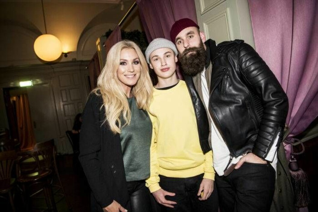 Jessica Andersson tackar sonen Liam och pojkvännen Johan Malm för kramar och tröst. Bild: IBL Bildbyrå Jessica Andersson med sonen Liam och pojkvännen Johan Malm vid Melodifestivalens tredje deltävling 2018 i Malmö.
