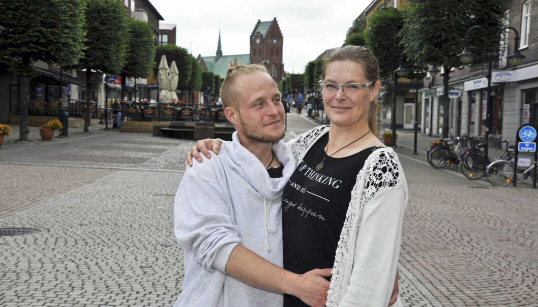 Jessica och pojkvännen Daniel kämpar tillsammans för ett drogfritt liv och en trygg framtid. ”Vi har så mycket att leva för”, säger de. Jessica och pojkvännen Daniel i Hässleholm.