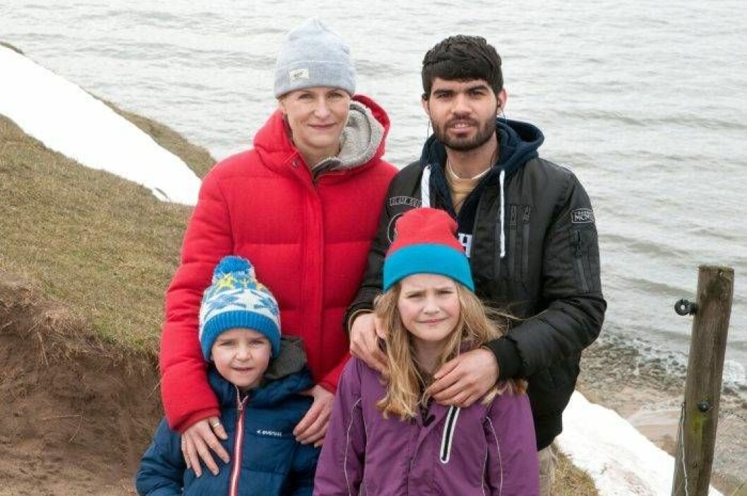 Joanna Ågren tillsammans med Sha och barnen Tim och Selma.