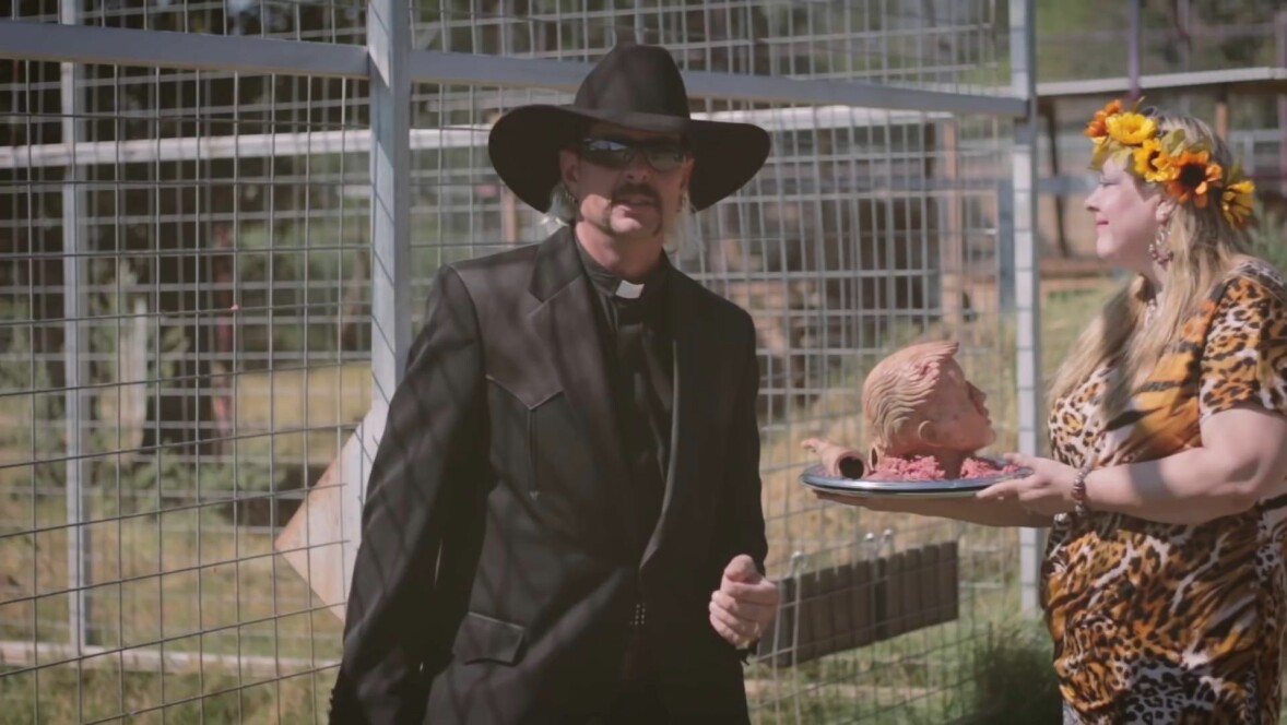 Joe Exotic eldade på spekulationerna om vad som egentligen hänt Carole Baskins försvunne man Don till countrytoner i låten <i>Here kitty kitty. </i>Foto: TT Joe Exotic i musikvideon Here Kitty Kitty.