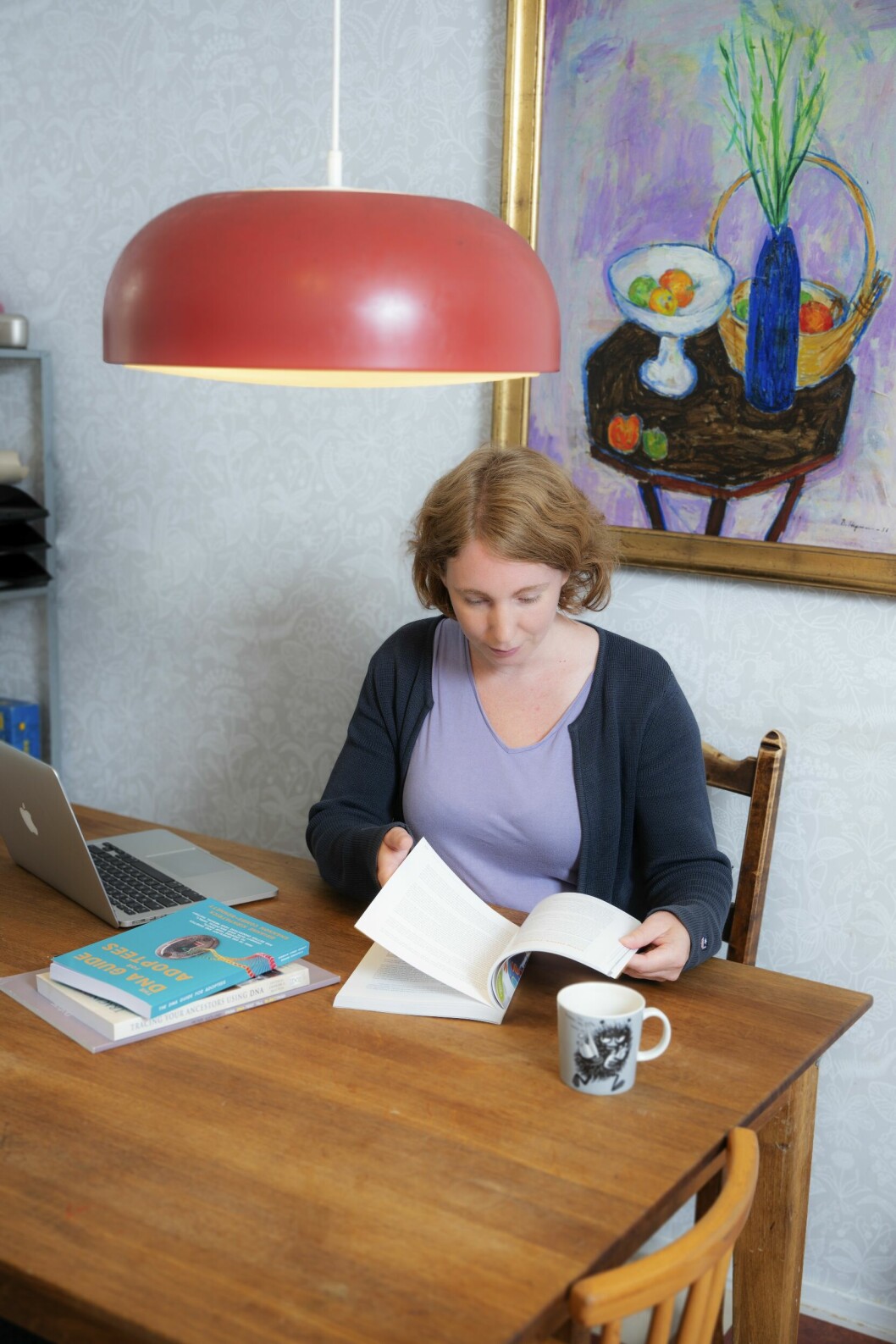Dna-detektiven Johanna Lindh gör det mesta av jobbet vid sitt köksbord.