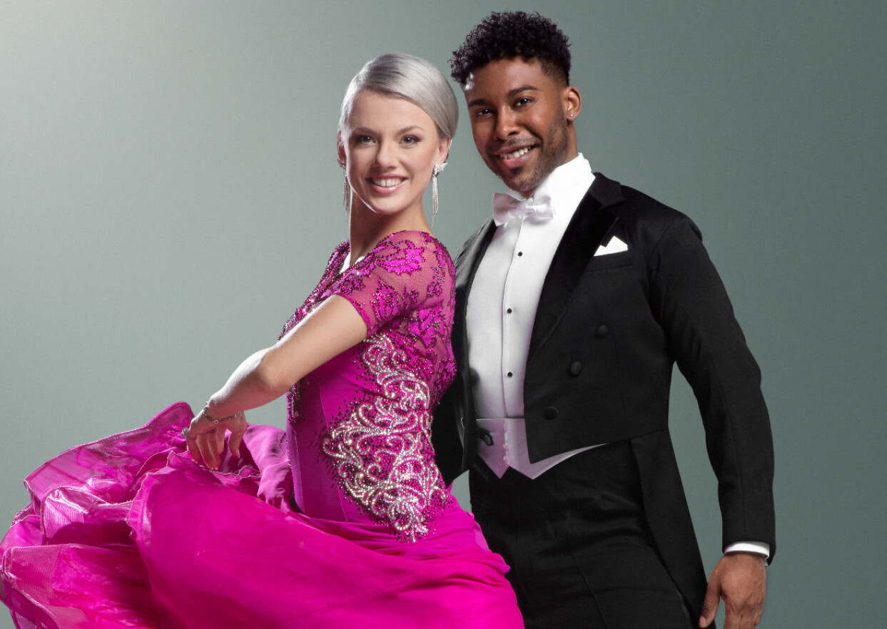 John Lundvik och Linn Hegdal. Foto: Magnus Ragnvid/TV4 John Lundvik och Linn Hegdal inför premiären av Let's dance 2020 i TV4.