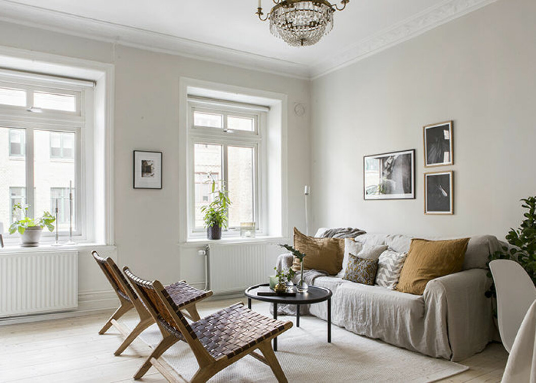 Foto: <a href="https://www.instagram.com/cimek/?hl=sv" target="_blank" rel="noopener">Cim Ek</a> Styling: <a href="https://www.instagram.com/studiocuvier/?hl=sv" target="_blank" rel="noopener">Studio Cuvier</a> för <a href="https://www.instagram.com/alvhem/?hl=sv" target="_blank" rel="noopener">Alvhem</a>/mäklare: Anna-Kajsa Nylander Jordnära färger i vardagsrummet
