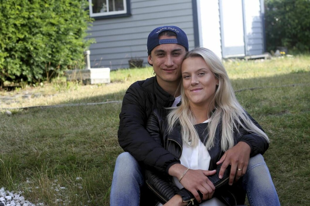 Josefine tillsammans med pojkvännen Benjamin som har varit ett stort stöd för henne under smärtorna 