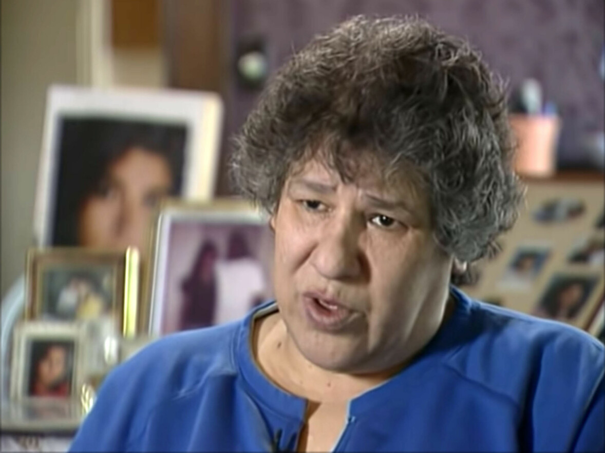 Juanita Riveras dotter Raquel mördades. Under rättegången skrattade den misstänkte skytten högt även när livstidsdomen lästes upp. Juanita Riveras dotter mördades