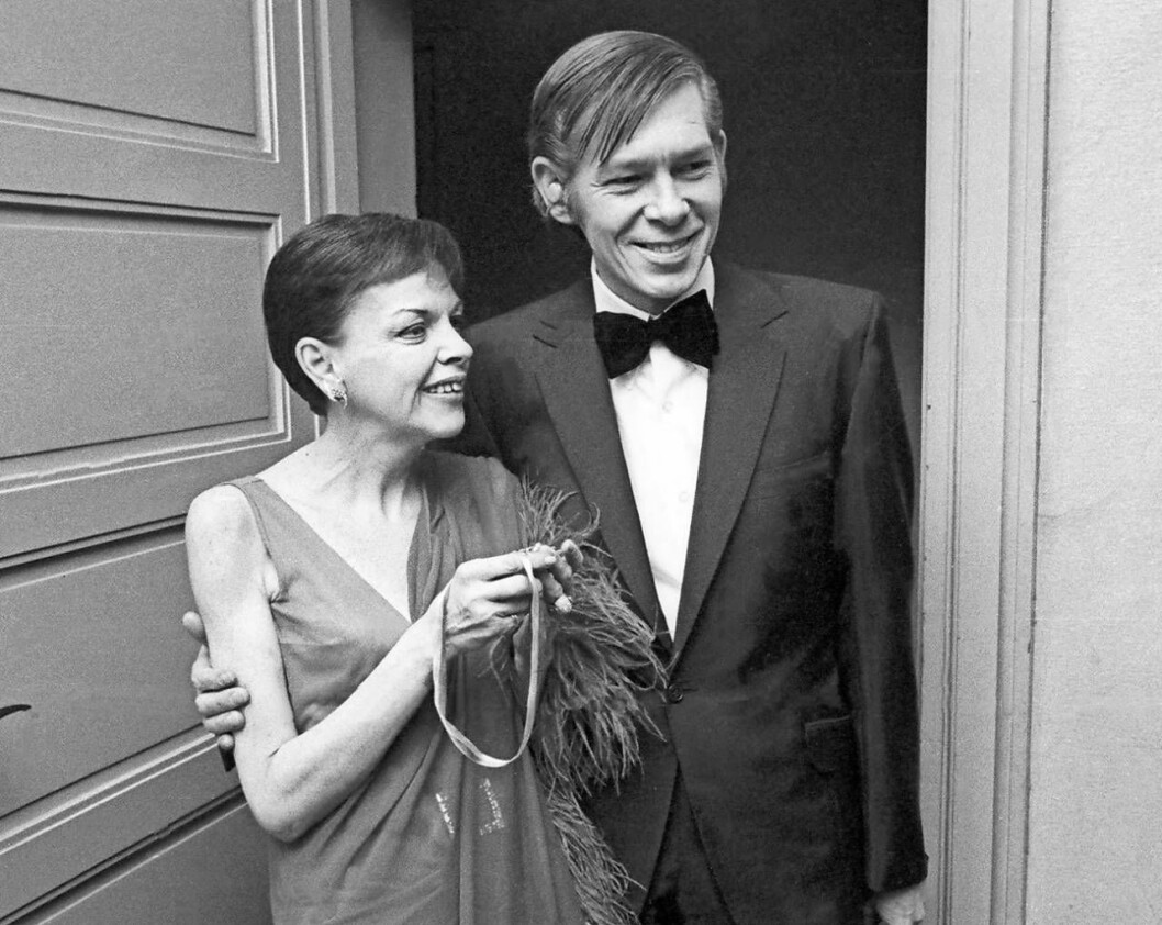 Judy med femte maken Mickey Deans som gifte sig med i mars 1969. Tre månader senare hittade han henne död på deras hotellrum i London mitt under pågående turné. Judy Garland med femte maken Mickey Deans