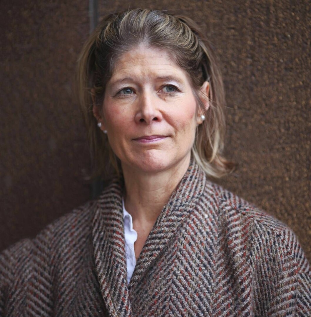 ”Jag kände till en början att jag var tvungen att åka runt och be alla min morfar misshandlat om förlåtelse. Jag kände sådan enorm skam men nu infann sig även känslor av skuld”, berättar Julie. Foto: Frida Funemyr Julie Lindahl