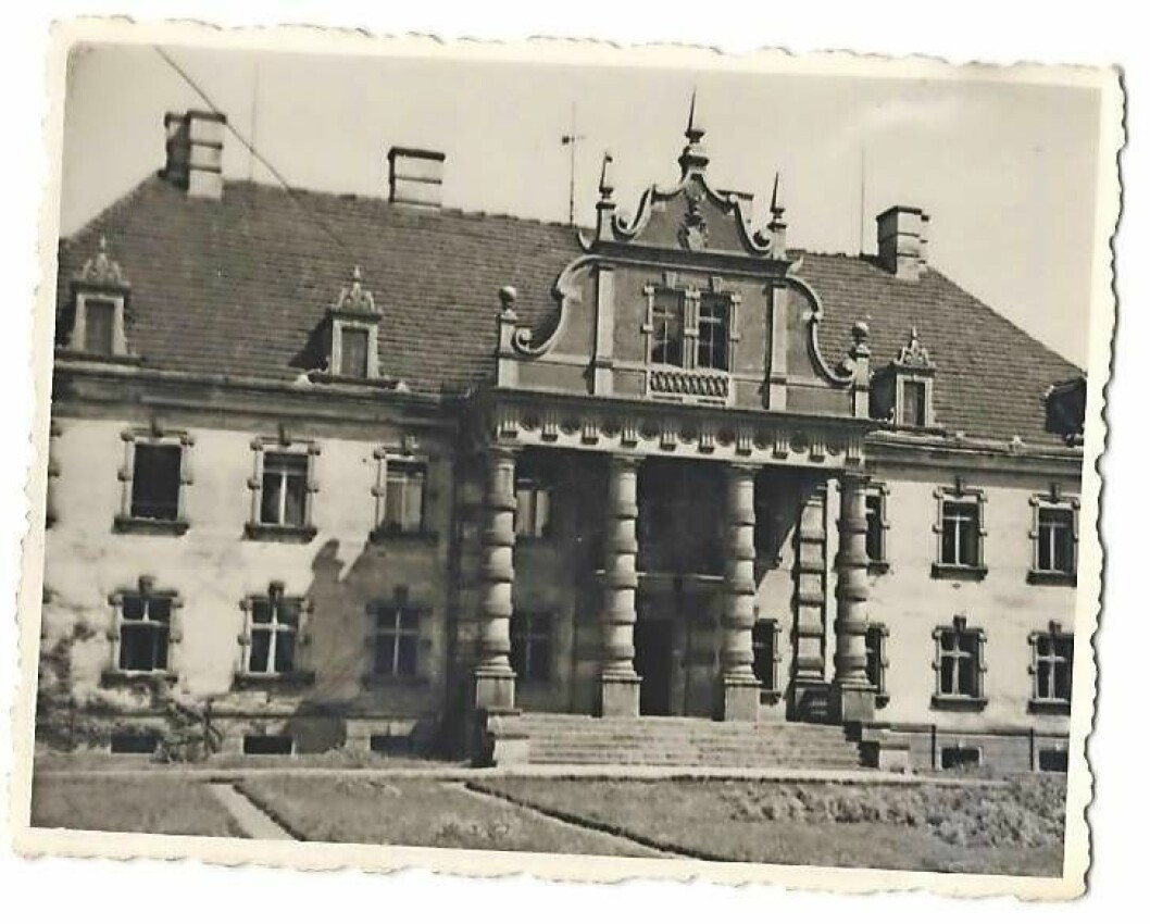 Det ockuperade huset i Polen där Julies morfar och mormor bodde under kriget. Foto: Privat Hus i Polen