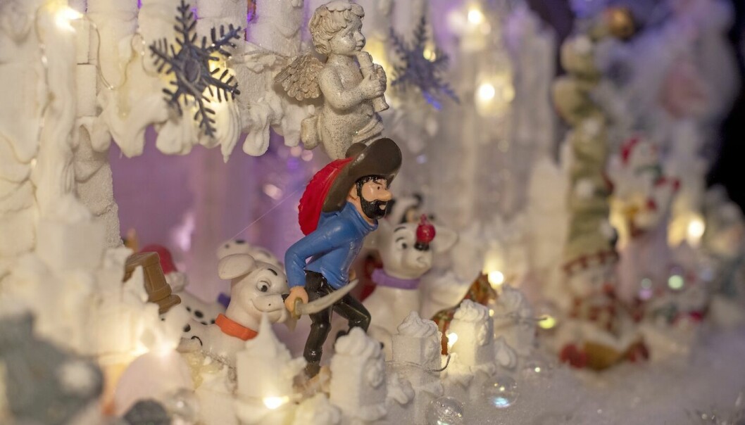Sockerborgen i sovrummet där Captain Haddock smugits in av en gäst är byggd för hand av Pehr och består av 2573 (!) sockerbitar. Captain Haddock-figur i sockerborgen.